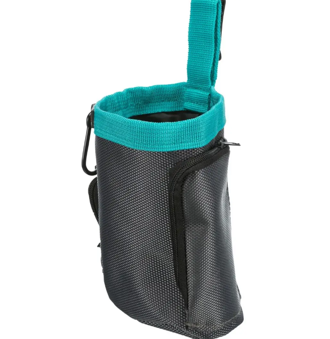 Godbidtaske m. plads til poseholder. Klemme bagpå til fastgørelse på tøj eller lign.